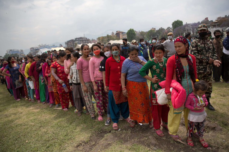 Image: Nepalise waiting for relief aid
