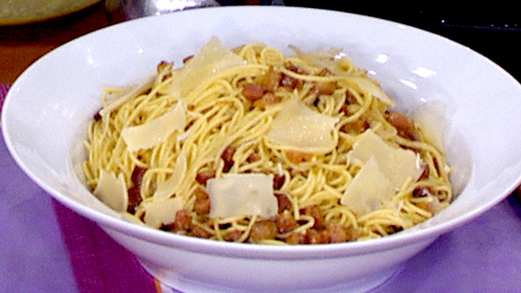Mark Murphy makes Spaghetti Alla Carbonara on TODAY April 27, 2015.