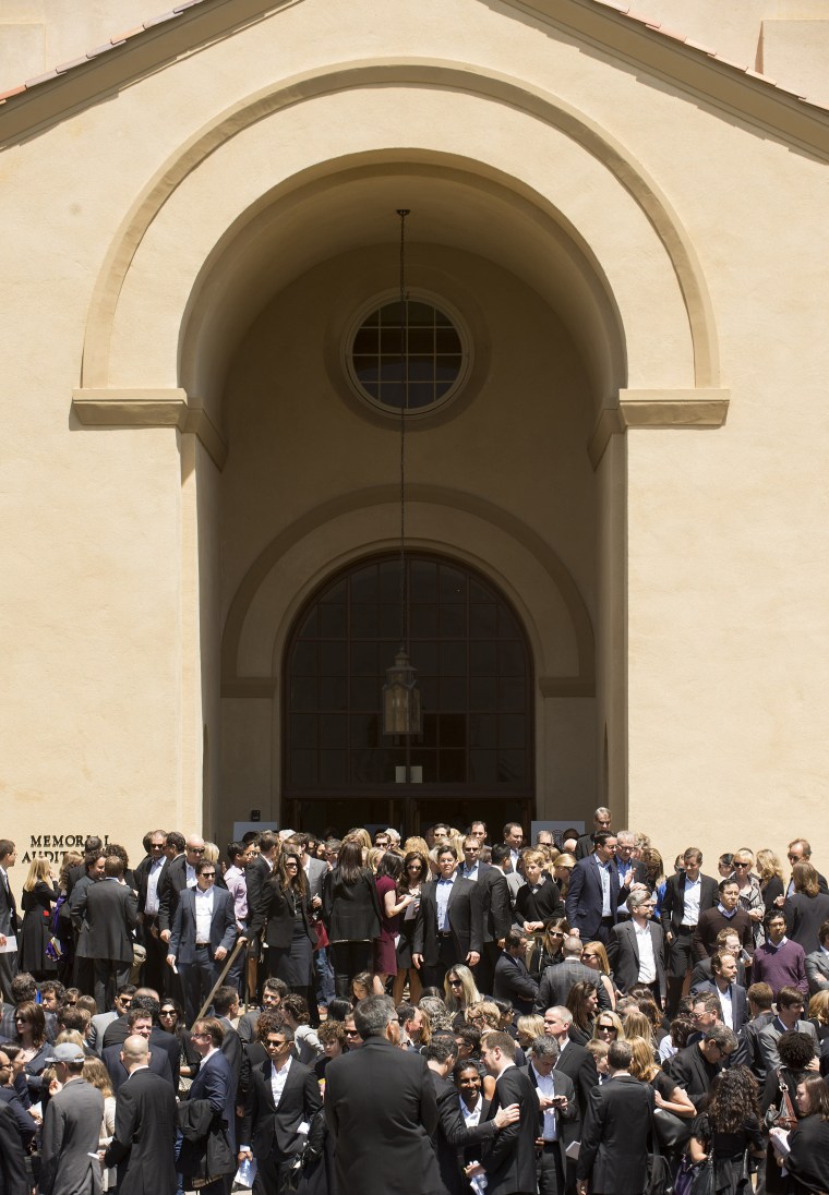 Image: Mourners at memorial service for SurveyMonkey CEO David Goldberg
