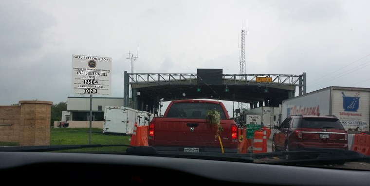 Image: A three-lane checkpoint in Falfurrias, Texas