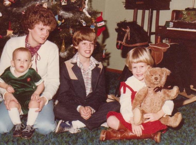 Justin Ricklefs with his mom and siblings.