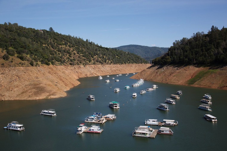 Image: Boats crowd the Lake Oroville Marina