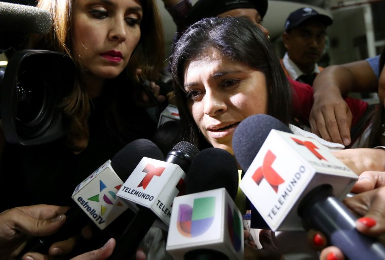 Image: MOTHER OF MEXICAN GIRL TAKEN FROM USA ARRIVES TO MEXICO