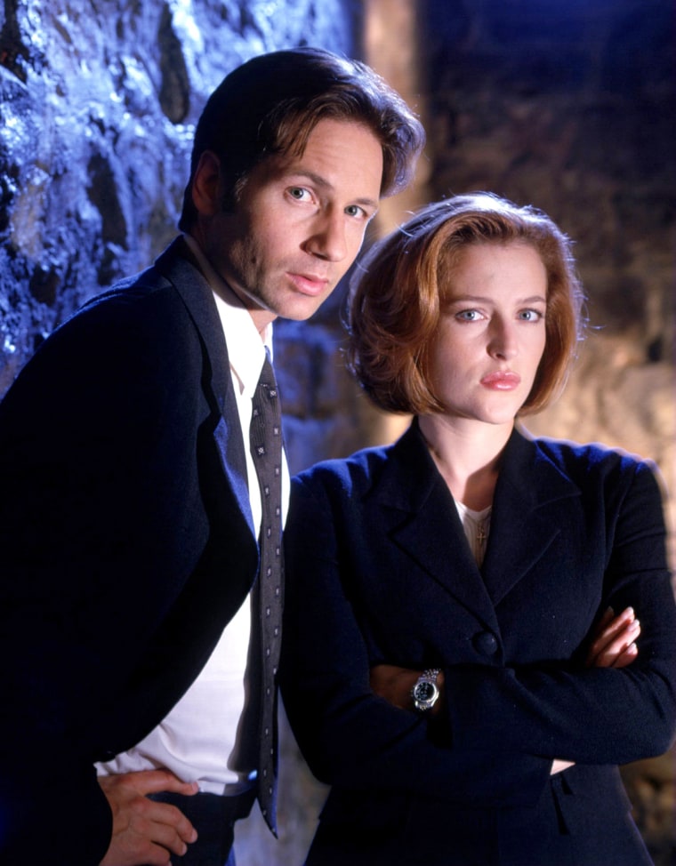 THE X-FILES, David Duchovny, Gillian Anderson, Season 5, 1997-1998. TM and Copyright © 20th Century