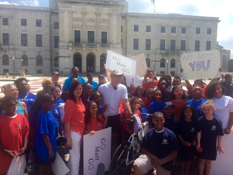 Matt Lauer outside of the Rhode Island State House with kids from the Boys &amp; Girls Club of America. 