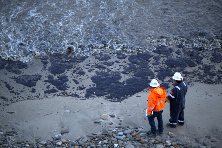 Image: Ruptured Pipeline Spills Oil Along Santa Barbara Coast