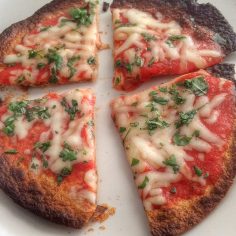 Low-calorie margherita pizza