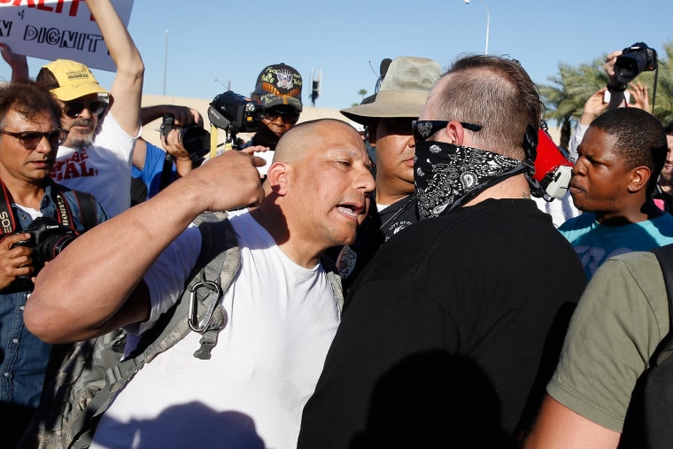 Image: Anti-Muslim Group Holds "Draw Muhammad" Contest Outside Islamic Community Center of Phoenix