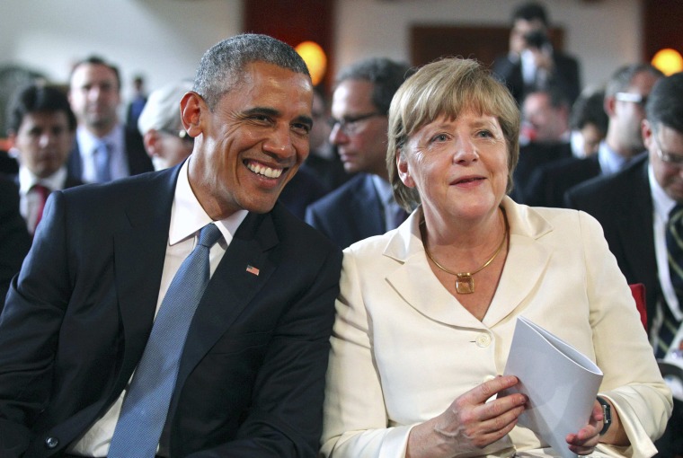 Image: U.S. President Obama and German Chancellor Merkel attend a concert at the hotel castle Elmau in Kruen