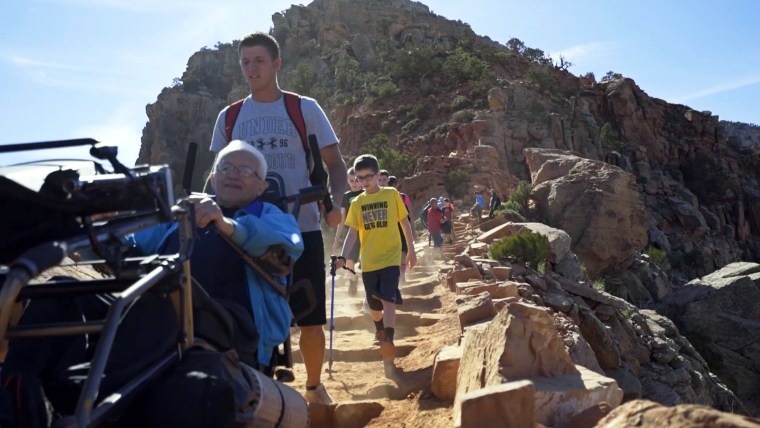 Family carries paralyzed grandfather down Grand Canyon