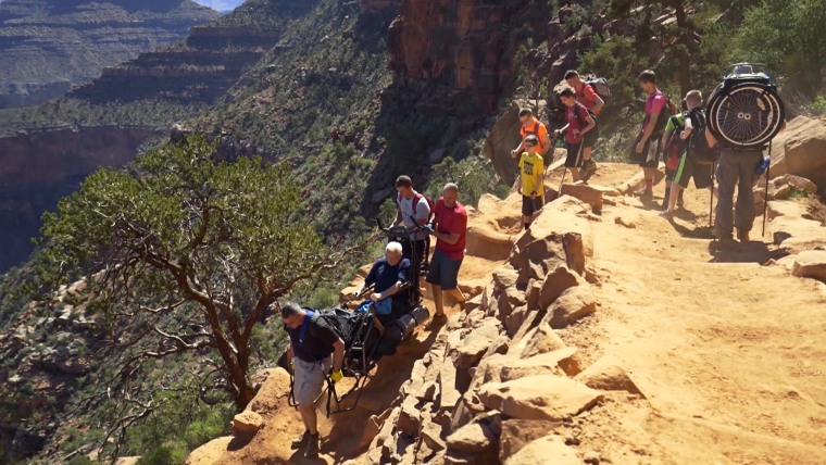 Family carries paralyzed grandfather down Grand Canyon