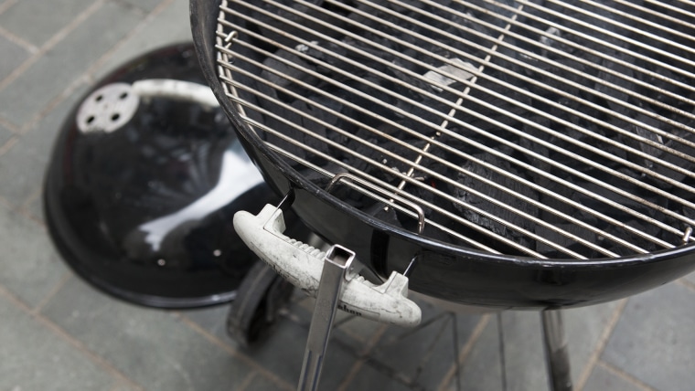 Quick Tips For Cleaning a Charcoal Grill