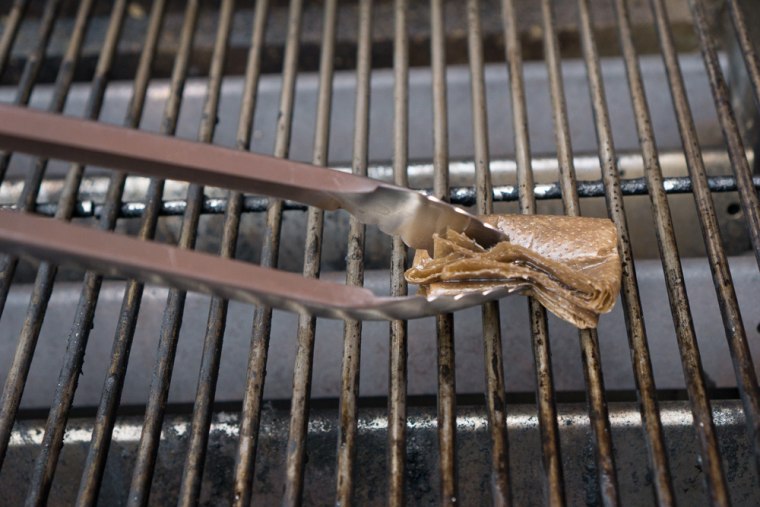 The Best Way to Clean Your Grill Without A BBQ Brush 