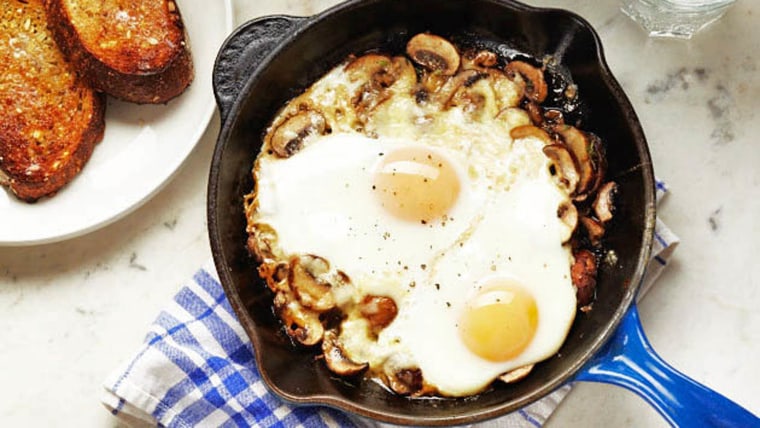 Baked eggs and mushrooms