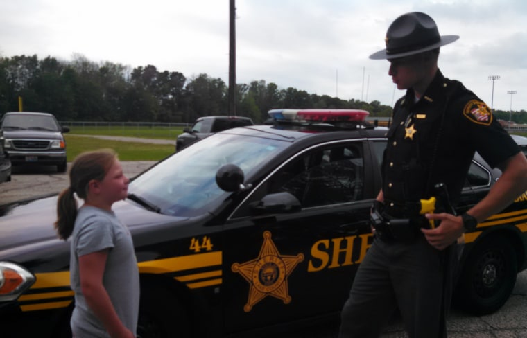 Deputy gives girl iPad