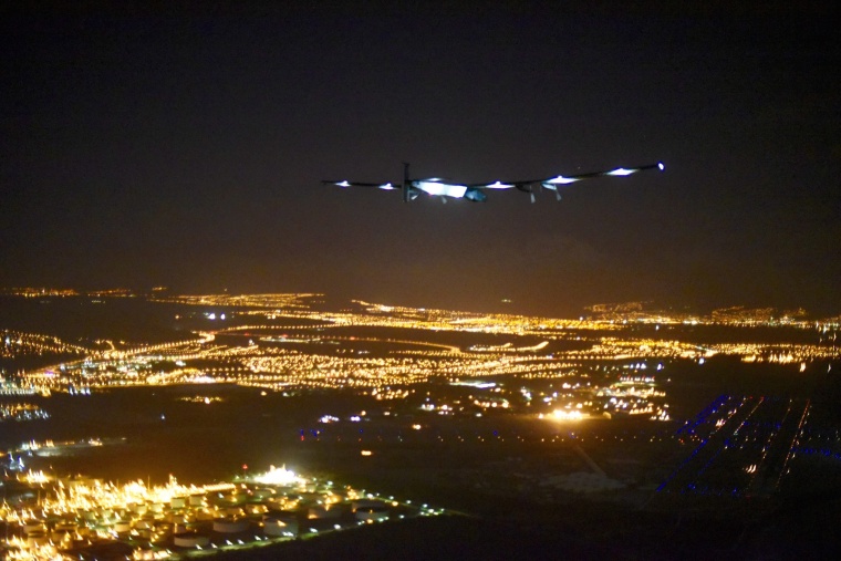 Image: Solar Impulse 2 nears Hawaii after record-breaking journey