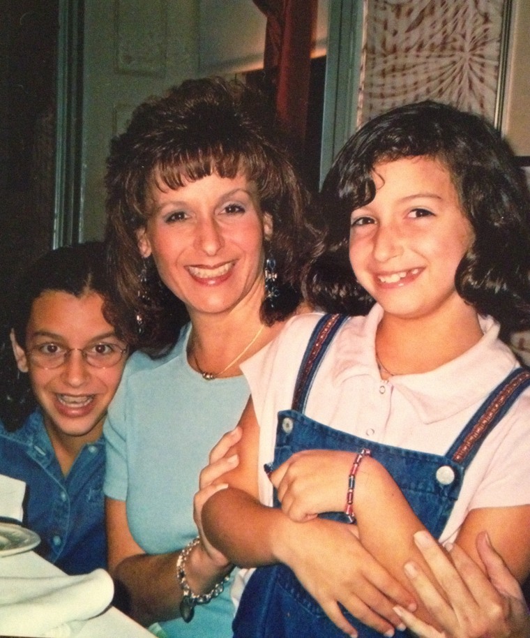 Elizabeth (left) and Kathryn Laudadio (right) pictured as children, with their mom Lisa.