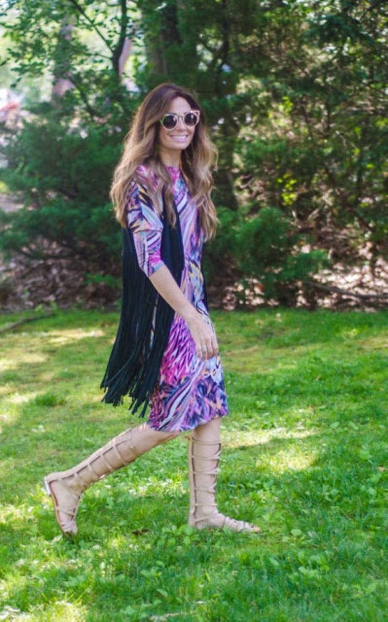 Sharon Langert is a Jewish fashion blogger and the creator of Fashion-Isha.