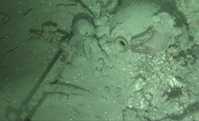 An octant or sextant and pottery jug found in a shipwreck found by scientists off the North Carolina coast.