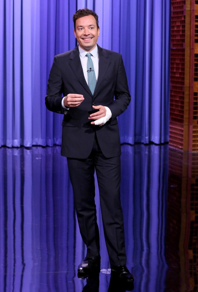 Jimmy Fallon hospitalized for hand injury