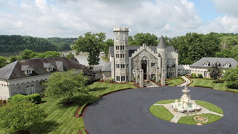 For sale: Devault Manor in Johnson City, Tennessee