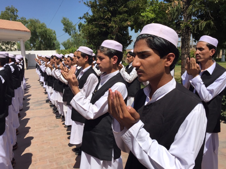 Image: Former Taliban fighters pray during morning assembly