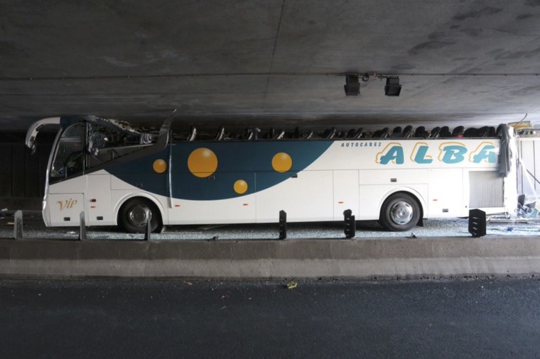 Image: Tour bus decapitated in La Madeleine, France