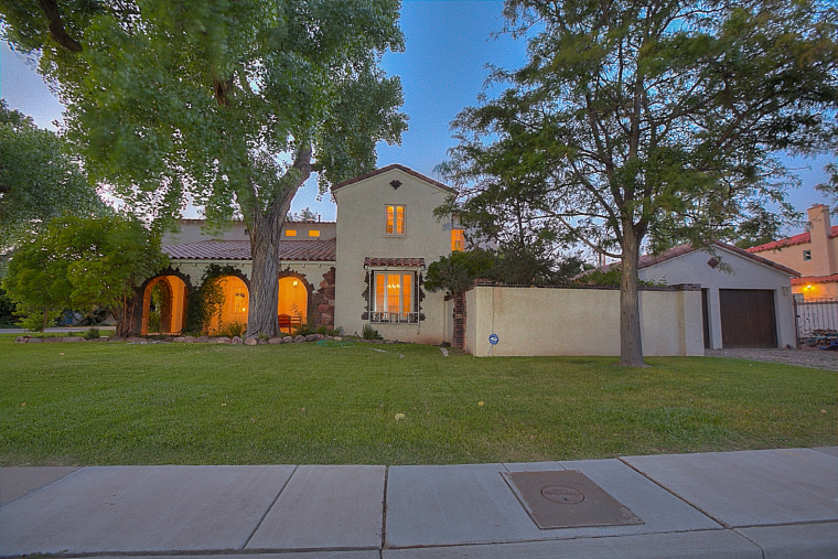 Featured on "Breaking Bad," this house in Albuquerque, New Mexico, was built by Leon Watson.