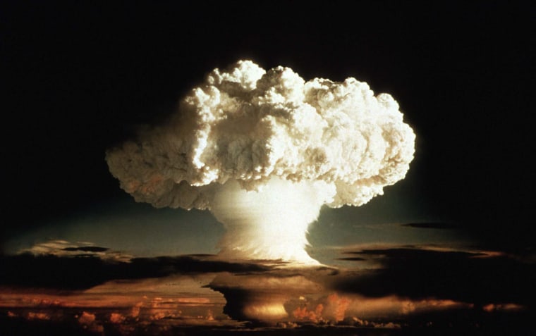 Image: The mushroom cloud of the first test of a hydrogen bomb