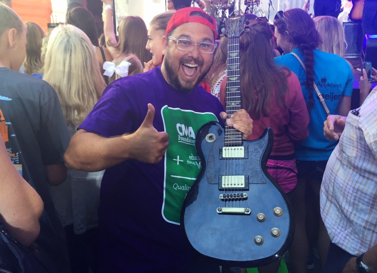 Keith Urban gave away one of his guitars to someone in the crowd