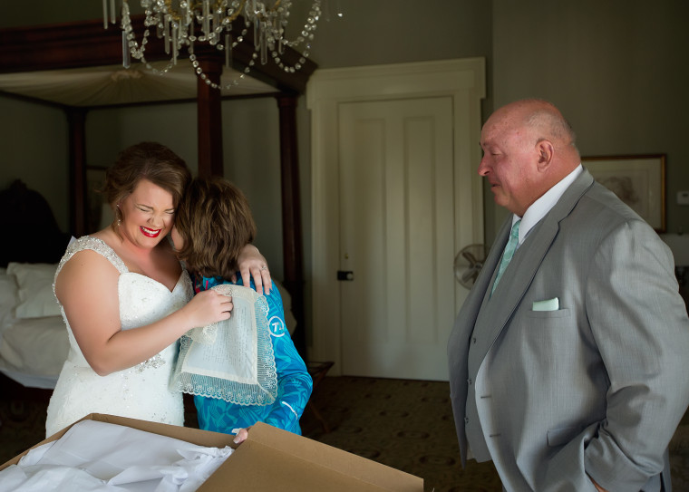 Bride opens letter from mom as dad watches