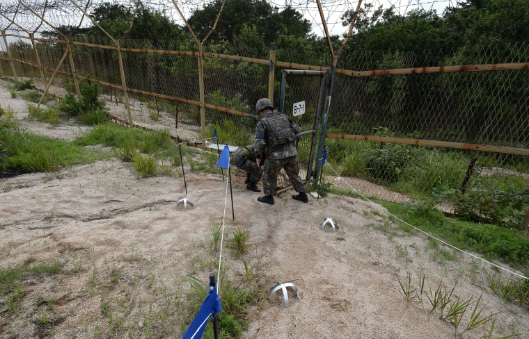 Image: South Korean army soldiers inspect the scene of a blast inside the demilitarized zone in Paju