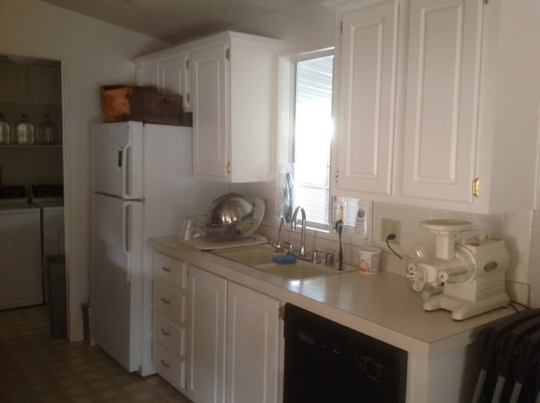 The kitchen before the makeover.