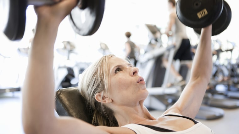 woman lifting free weights