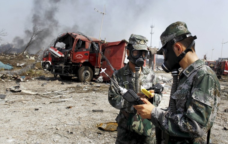 Image: Army anti-chemical warfare troops at site of Tianjin explosions