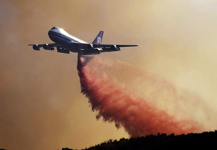 Image:An Evergreen 747 Supertanker makes a flame retardant drop in the Acton area in California August 31, 2009.