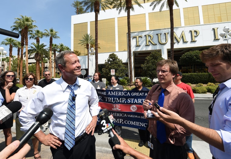 Image: Democratic Presidential Candidate Martin O'Malley Meets With Trump Hotel Workers Trying To Unionize