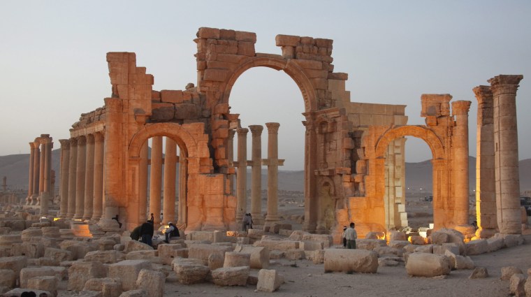 Image: Islamic State militants blow up Palmyra temple