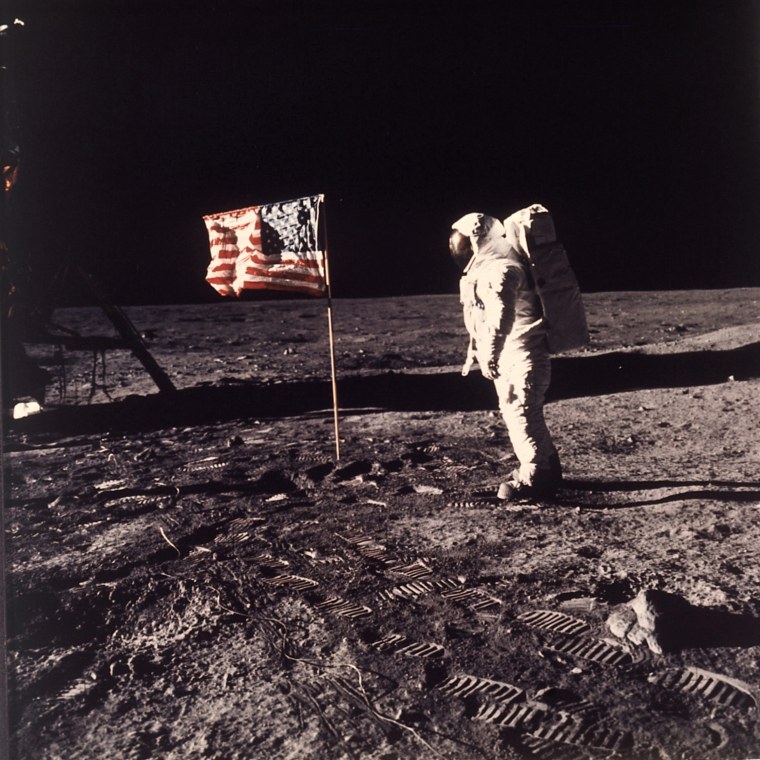 Image: Buzz Aldrin walks on the moon