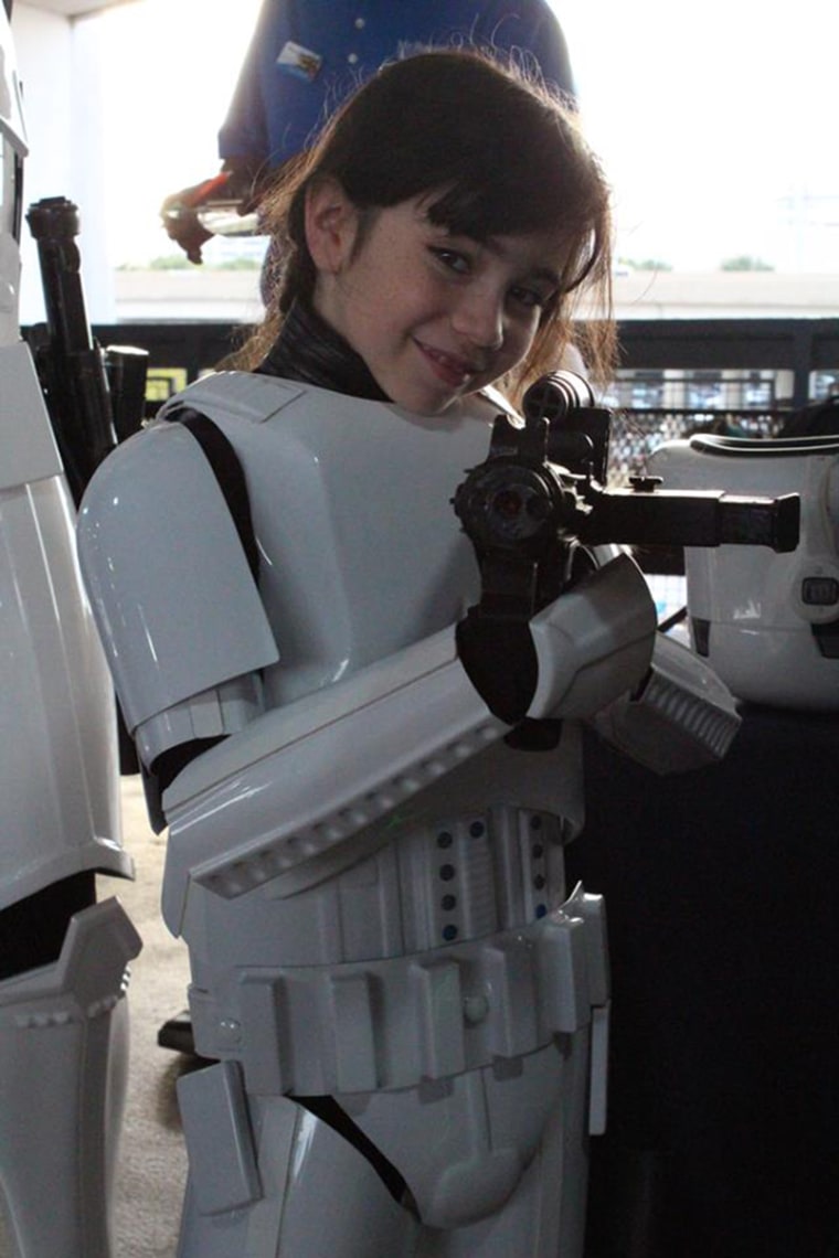 The Star Wars community is rallying around a girl who was being bullied at school for liking Star Wars.