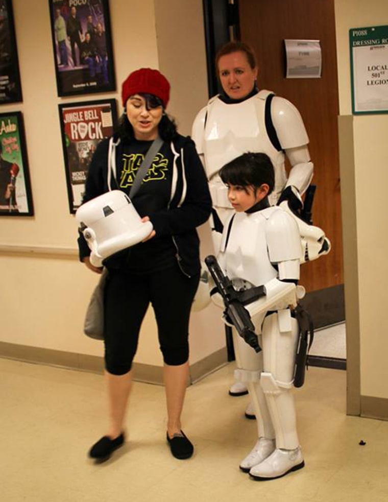 The Star Wars community is rallying around a girl who was being bullied at school for liking Star Wars.