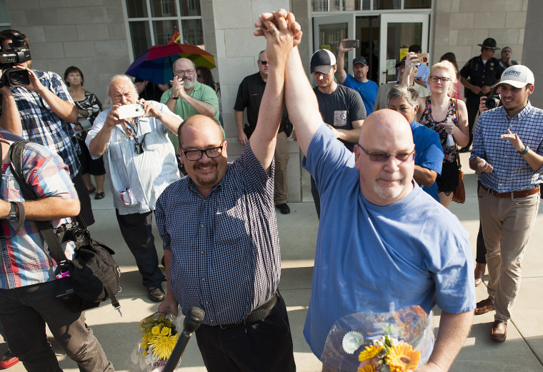 Image: KY County Clerk Deputies To Issue Marriage Licenses After Kim Davis Is Jailed