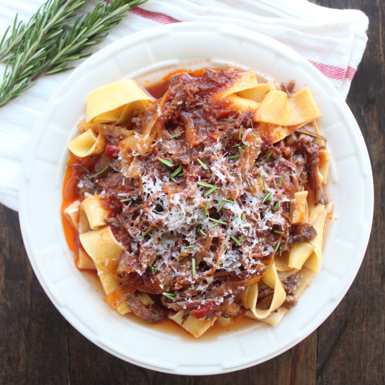 Slow-cooker tomato ragu