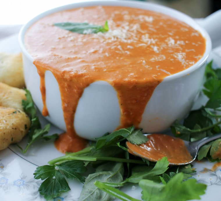Slow-cooker creamy tomato soup