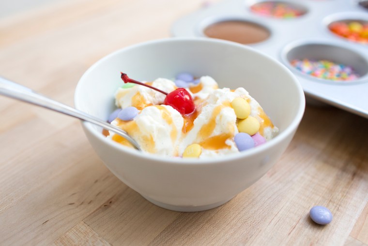 A Gift in a Tin: Ice Cream Sundaes in a Tin