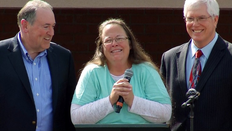 Kim Davis faced a crowd of supporters after she was released from jail Tuesday.