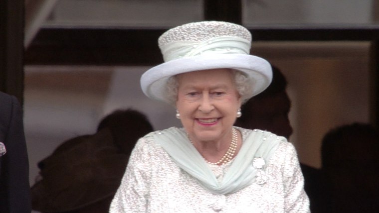 Queen Elizabeth becomes longest ever ruling UK monarch