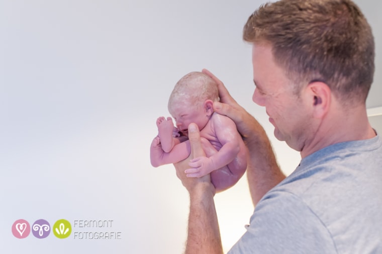 Marry Fermont photographs newborns curled up the way they were in the womb.