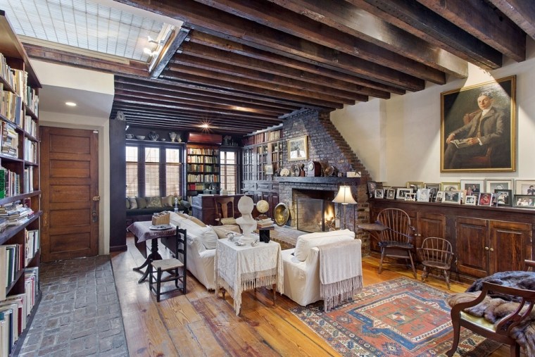 Norah Jones purchases home in Brooklyn's Cobble Hill neighborhood.