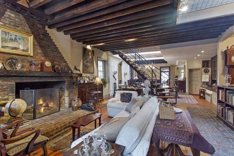 Norah Jones purchases home in Brooklyn's Cobble Hill neighborhood.